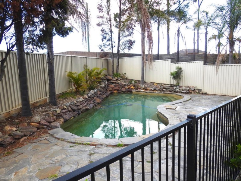 7 Glen Elgin Crescent, Edensor Park NSW 2176
