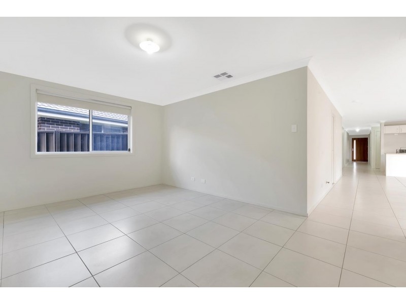 3 Tess Circuit, Oran Park NSW 2570