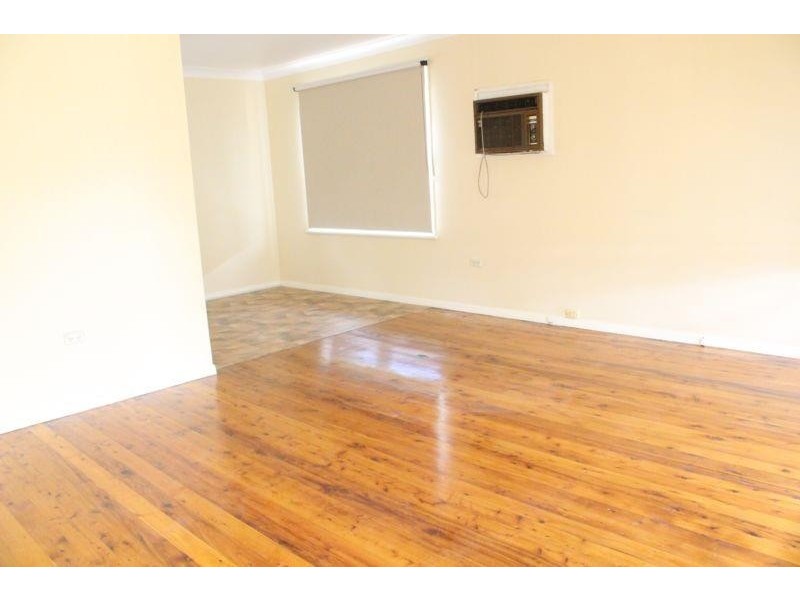 11 Woodview Avenue, Oxley Park NSW 2760