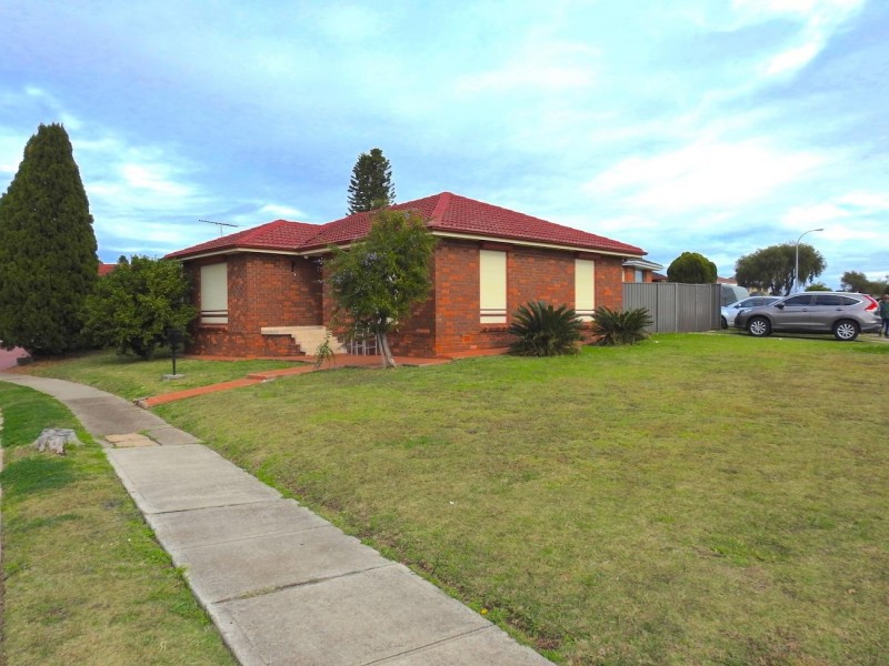 32 Barker Street, Bossley Park NSW 2176