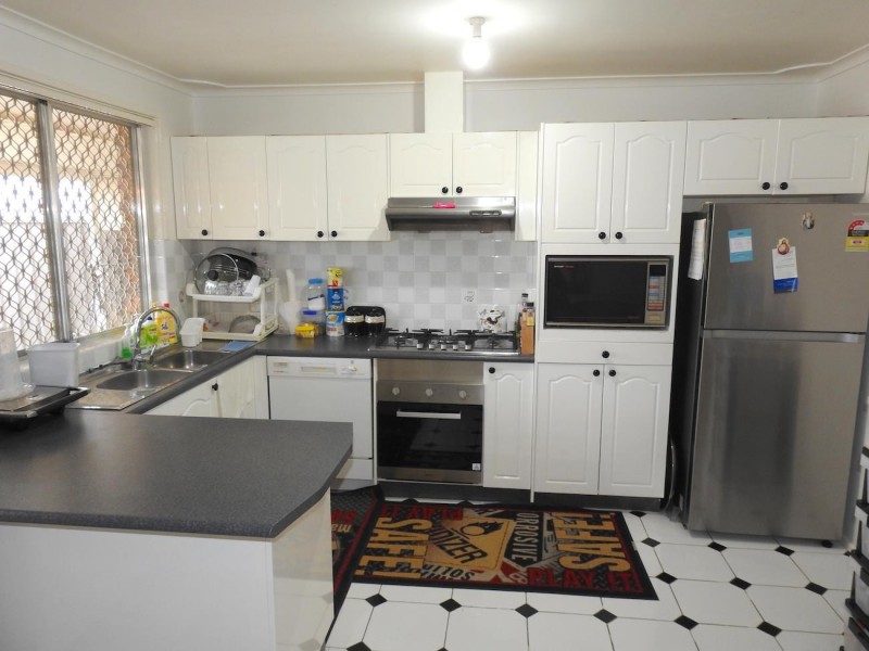 32 Barker Street, Bossley Park NSW 2176