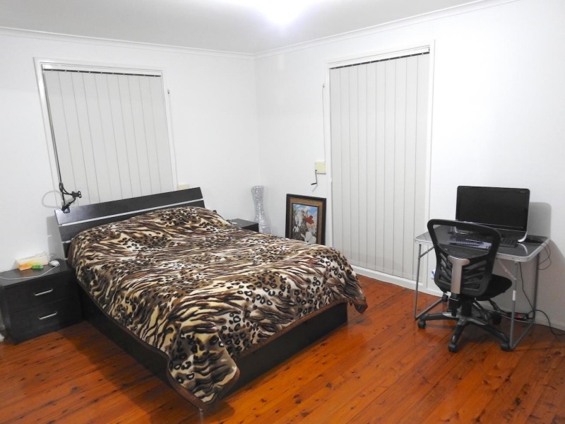 32 Barker Street, Bossley Park NSW 2176