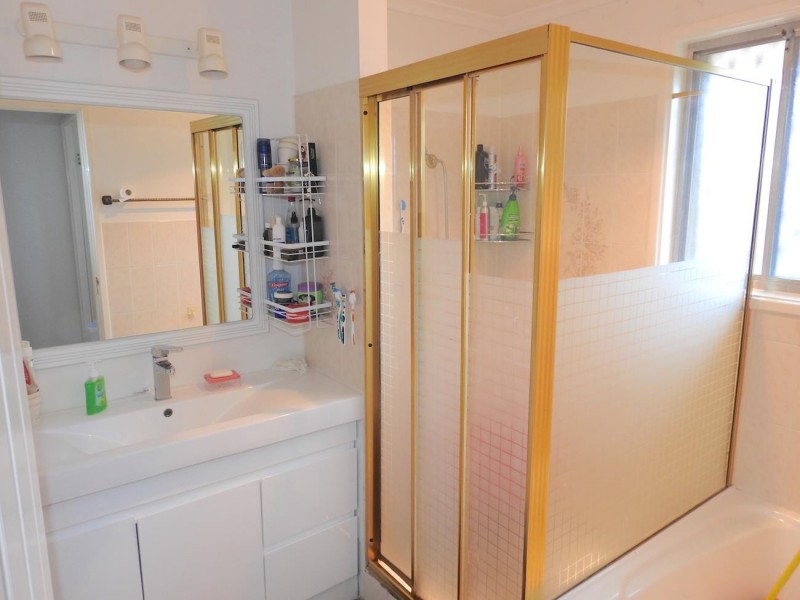 32 Barker Street, Bossley Park NSW 2176