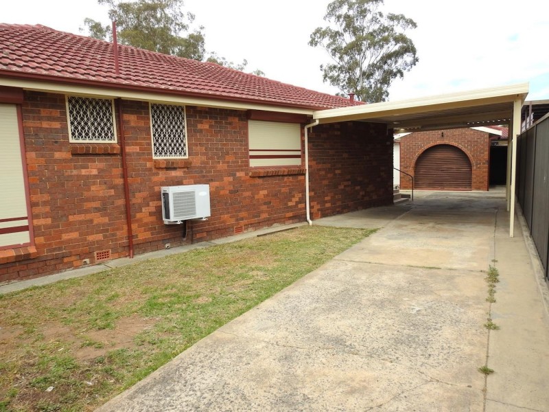 32 Barker Street, Bossley Park NSW 2176