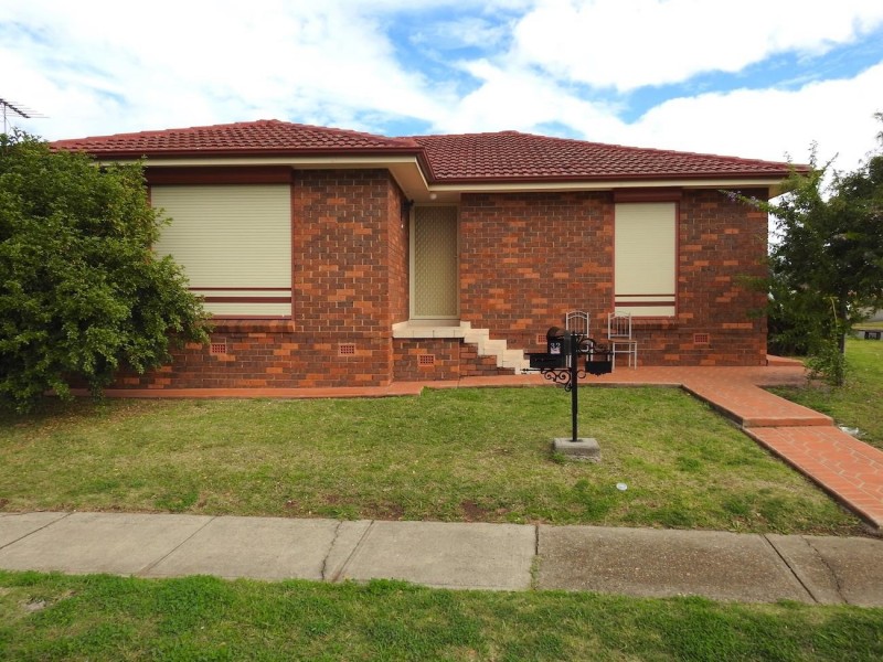 32 Barker Street, Bossley Park NSW 2176