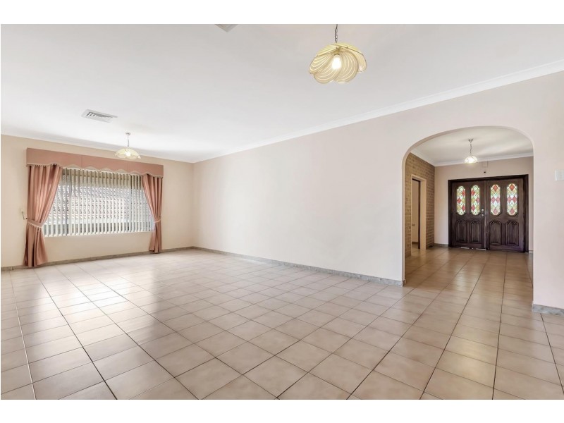 8 Gwandalan Road, Edensor Park NSW 2176