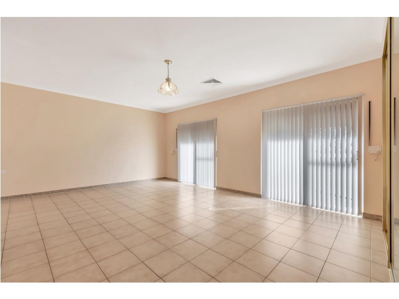 8 Gwandalan Road, Edensor Park NSW 2176