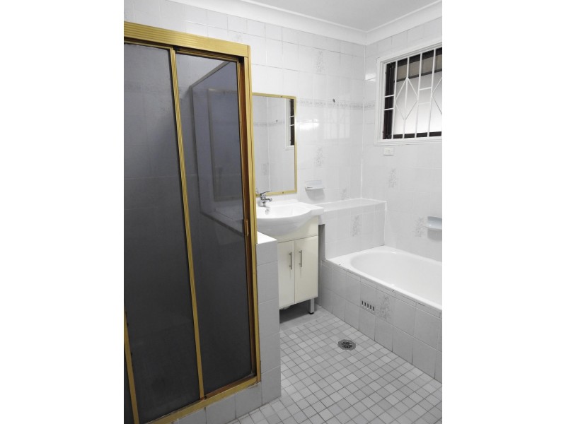 38 Canterbury Road, St Johns Park NSW 2176