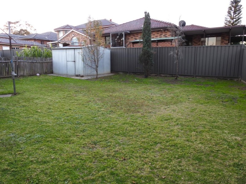 38 Canterbury Road, St Johns Park NSW 2176