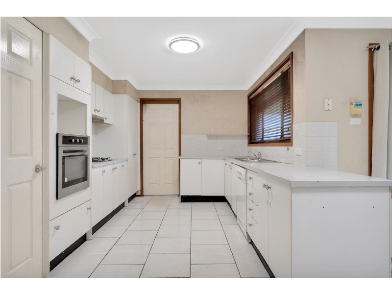 5 Peat Close, Eagle Vale NSW 2558