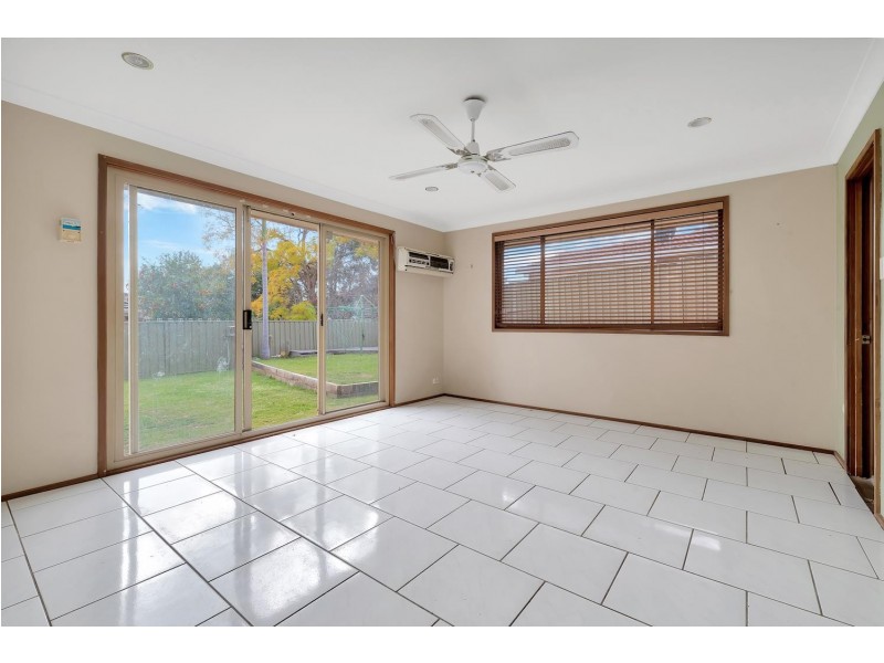 5 Peat Close, Eagle Vale NSW 2558