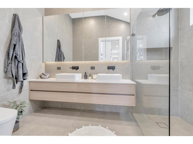 2 Angelina Crescent, Cabramatta NSW 2166