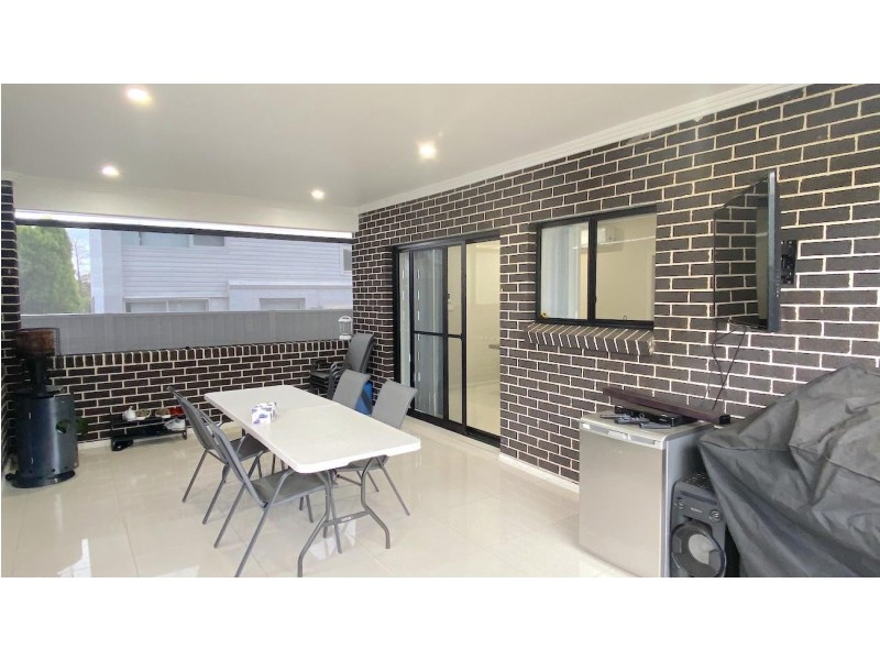 4A Twenty Seventh Avenue, West Hoxton NSW 2171