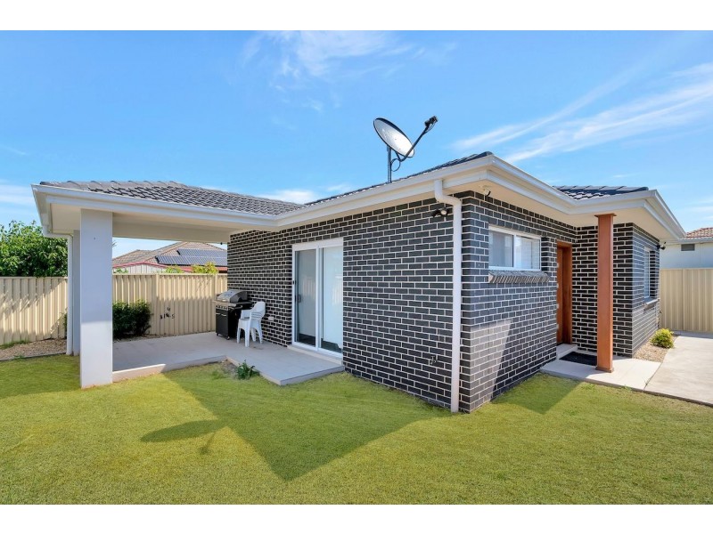 16A Benelong Avenue, Smithfield NSW 2164
