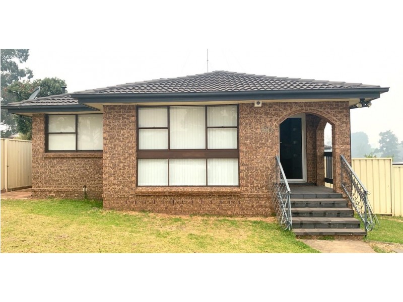 90 Melville Road, St Clair NSW 2759