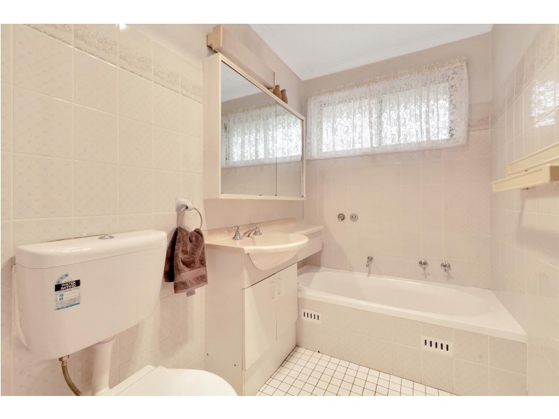 4 Kite Close, Green Valley NSW 2168