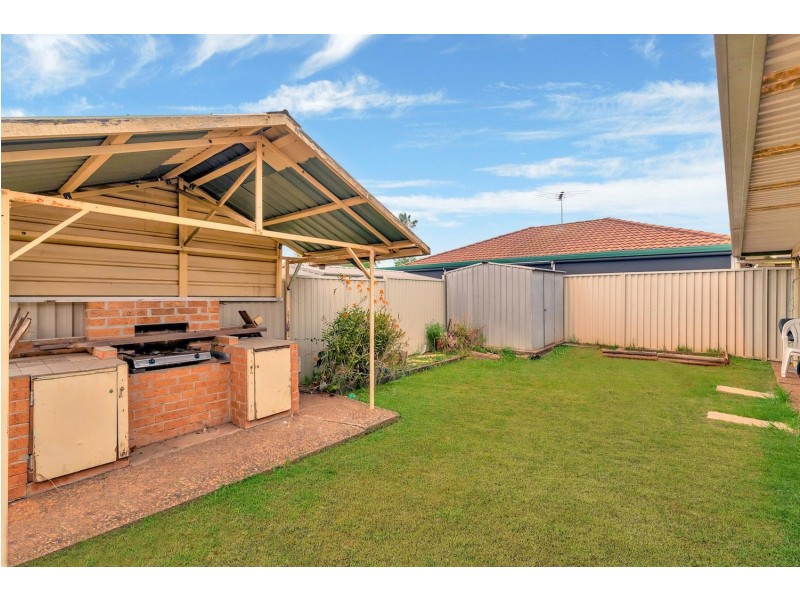 4 Kite Close, Green Valley NSW 2168