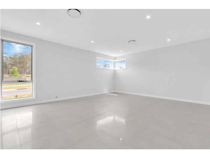 32 Howard Loop, Oran Park NSW 2570