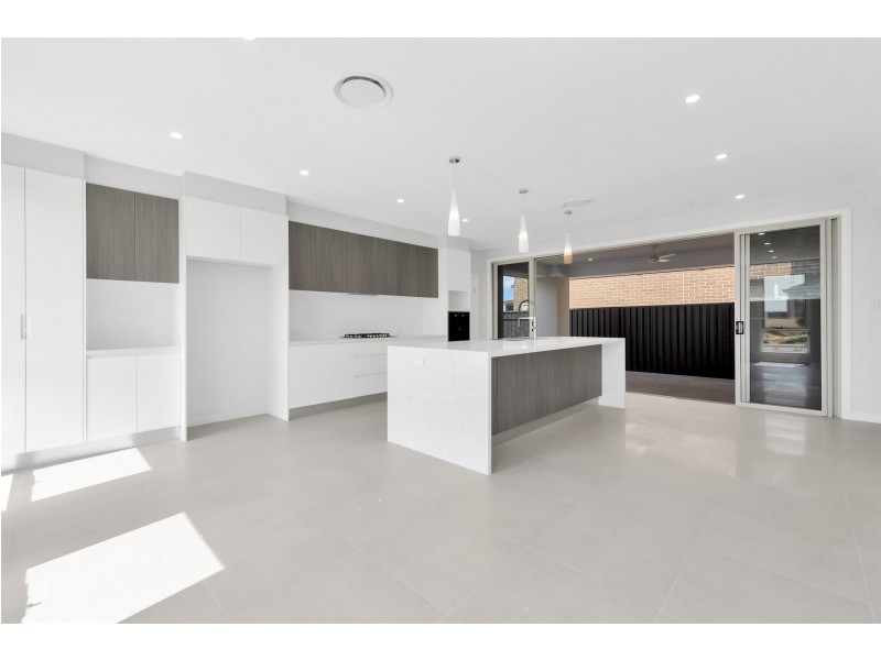 32 Howard Loop, Oran Park NSW 2570