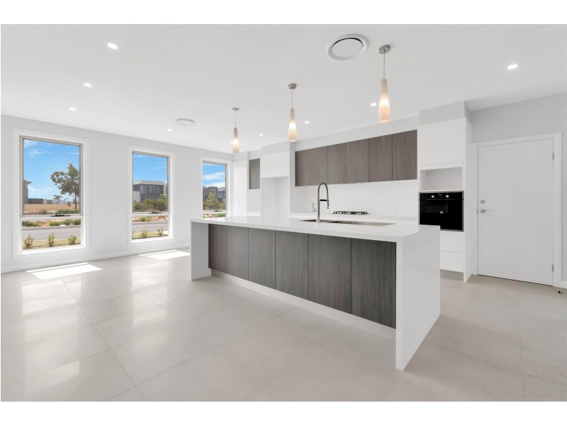 32 Howard Loop, Oran Park NSW 2570