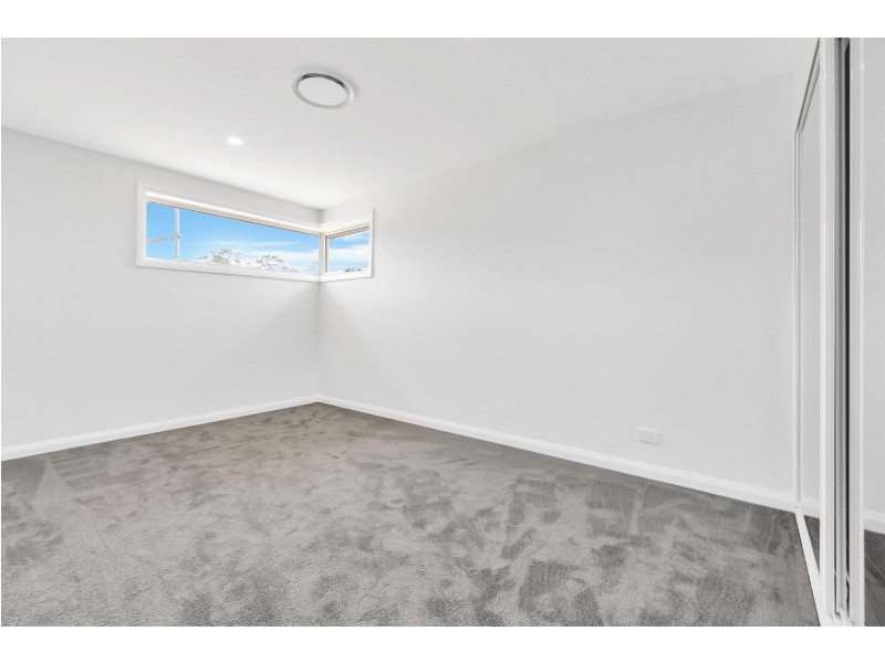 32 Howard Loop, Oran Park NSW 2570