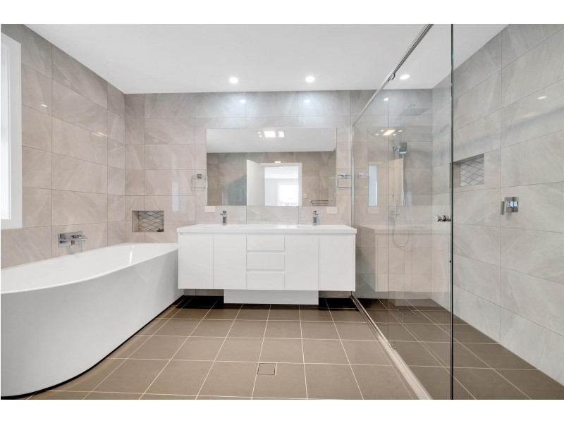 32 Howard Loop, Oran Park NSW 2570