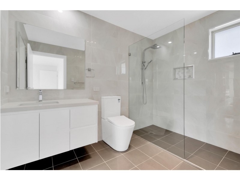 32 Howard Loop, Oran Park NSW 2570