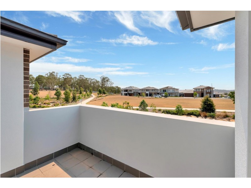 32 Howard Loop, Oran Park NSW 2570