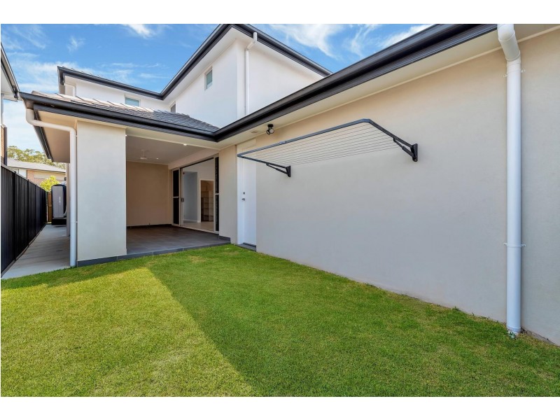 32 Howard Loop, Oran Park NSW 2570
