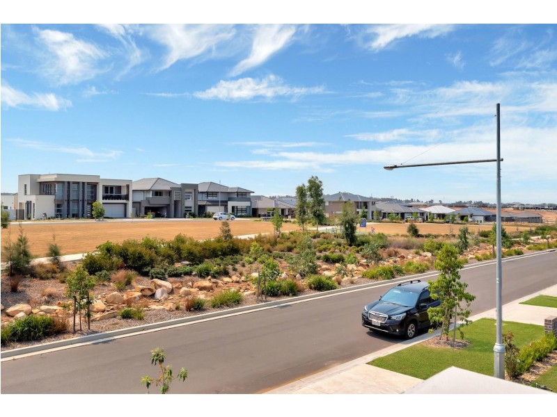 32 Howard Loop, Oran Park NSW 2570