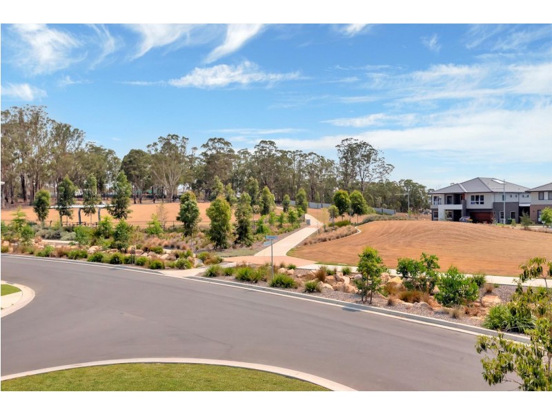 32 Howard Loop, Oran Park NSW 2570