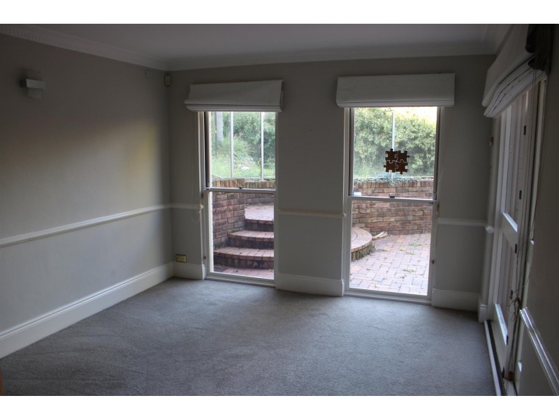 2 Holdsworth Avenue, St Leonards NSW 2065