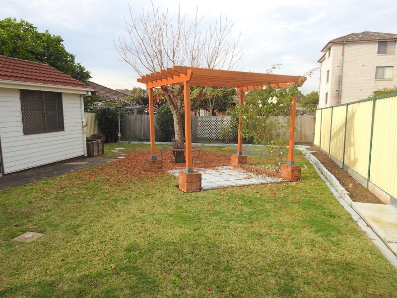 6 Thomas  Street, Fairfield NSW 2165