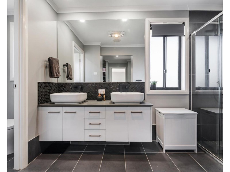 10 Orlando Street, Oran Park NSW 2570