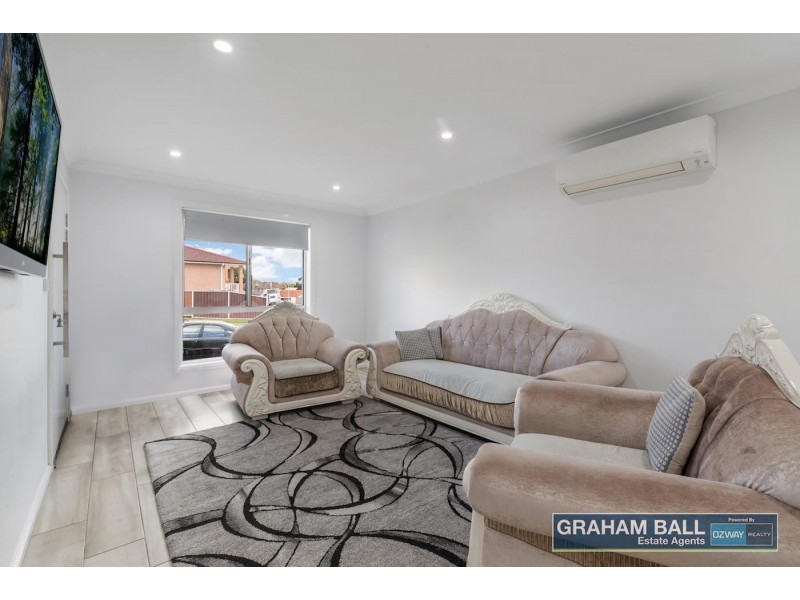 8 Castlereagh Street, Bossley Park NSW 2176