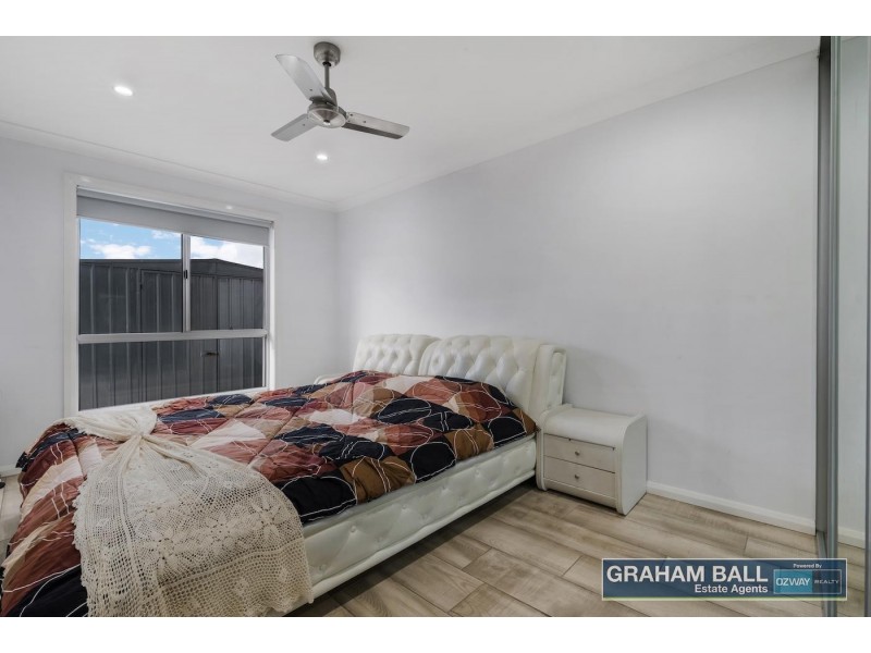 8 Castlereagh Street, Bossley Park NSW 2176