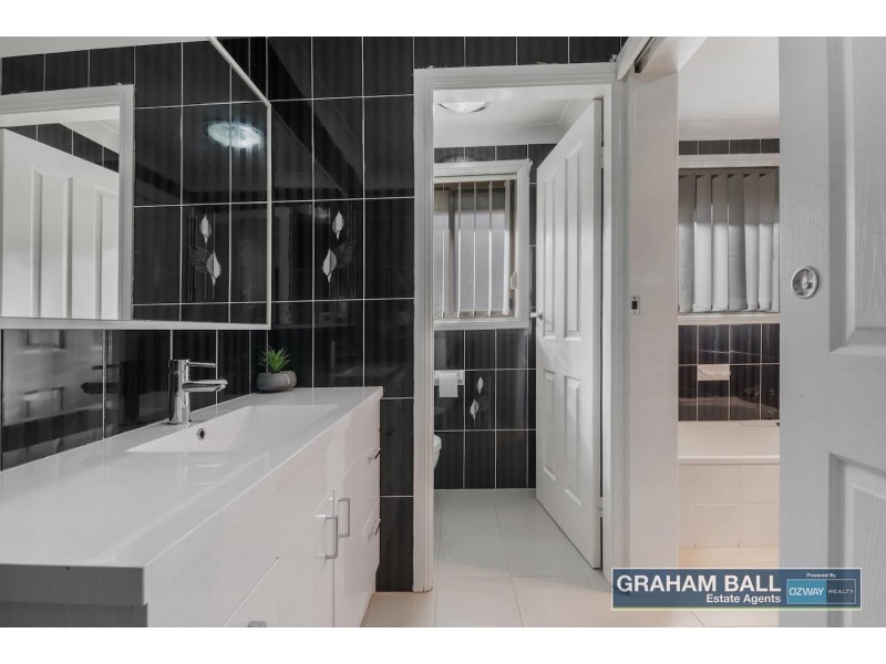 6 Hurkett Place, Bossley Park NSW 2176