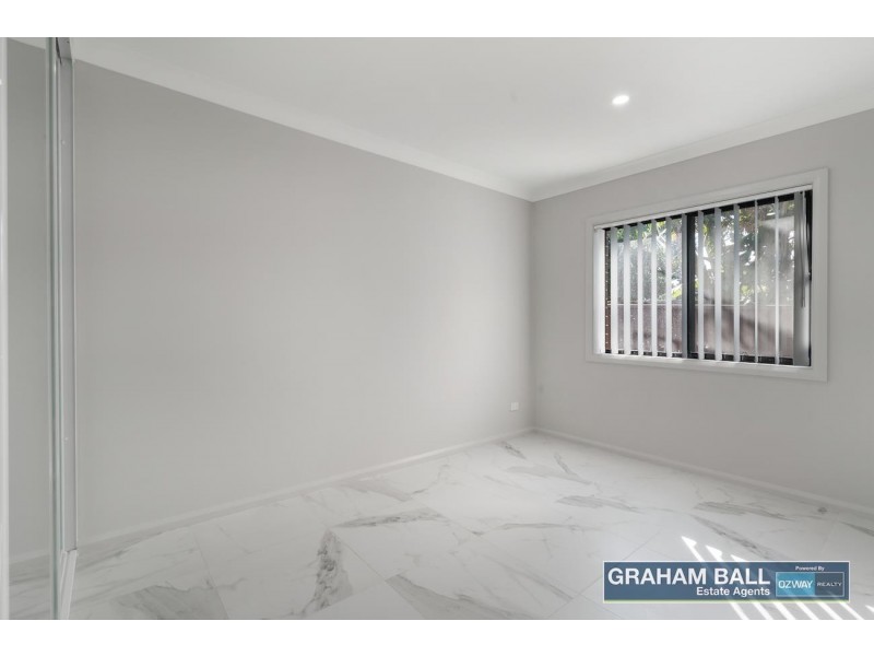 5A De Witt Place, Fairfield West NSW 2165