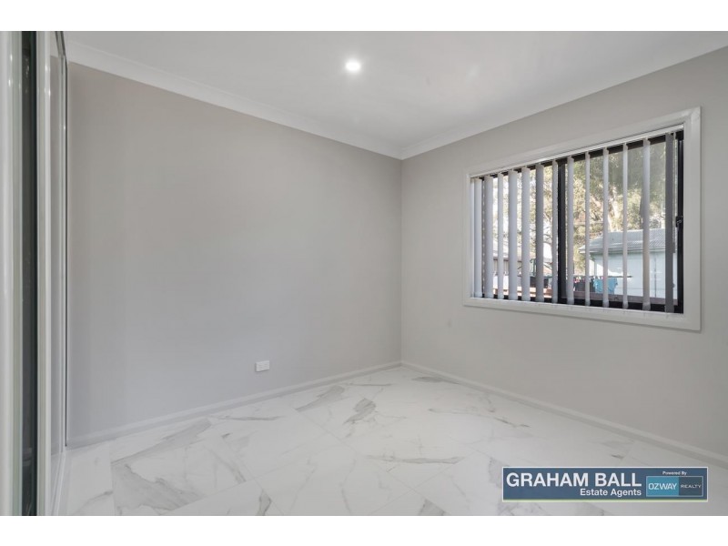5A De Witt Place, Fairfield West NSW 2165