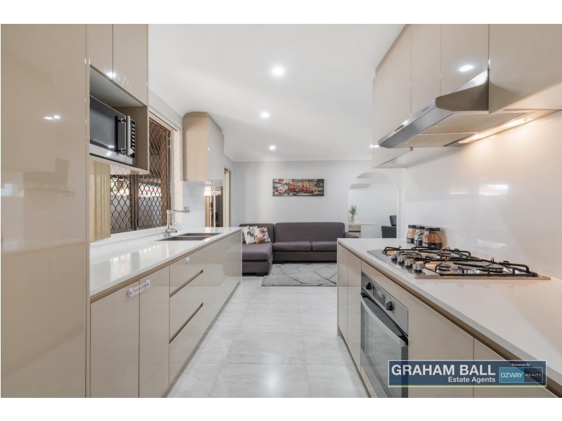 5 Hope Crescent, Bossley Park NSW 2176