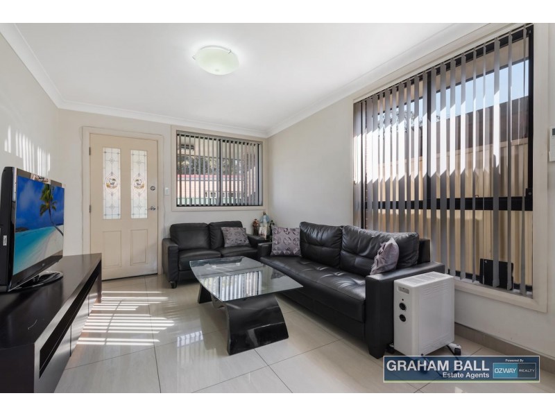 5 Hope Crescent, Bossley Park NSW 2176