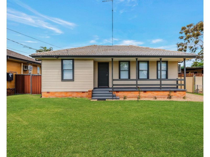 15 Nauru Crescent, Lethbridge Park NSW 2770