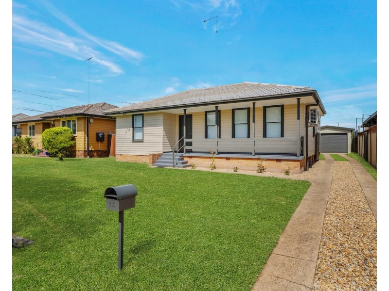 15 Nauru Crescent, Lethbridge Park NSW 2770