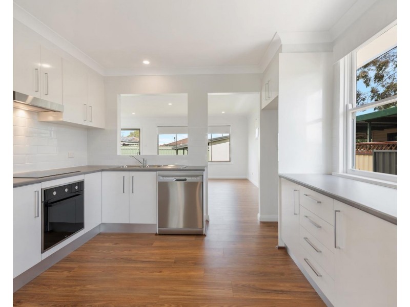 15 Nauru Crescent, Lethbridge Park NSW 2770