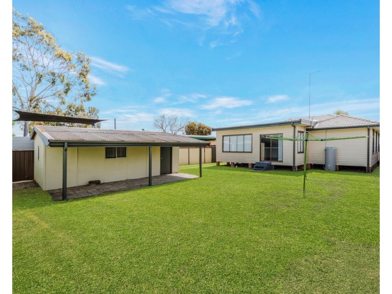 15 Nauru Crescent, Lethbridge Park NSW 2770