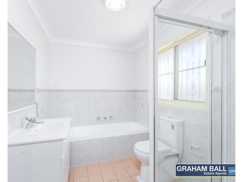 1/34 Sunny  Place, St Johns Park NSW 2176