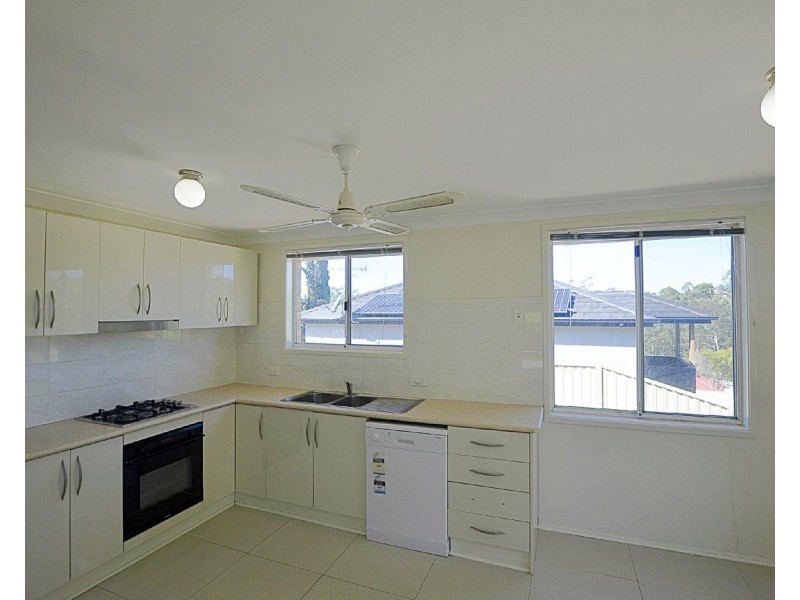 8 Gaspard Place, Ambarvale NSW 2560
