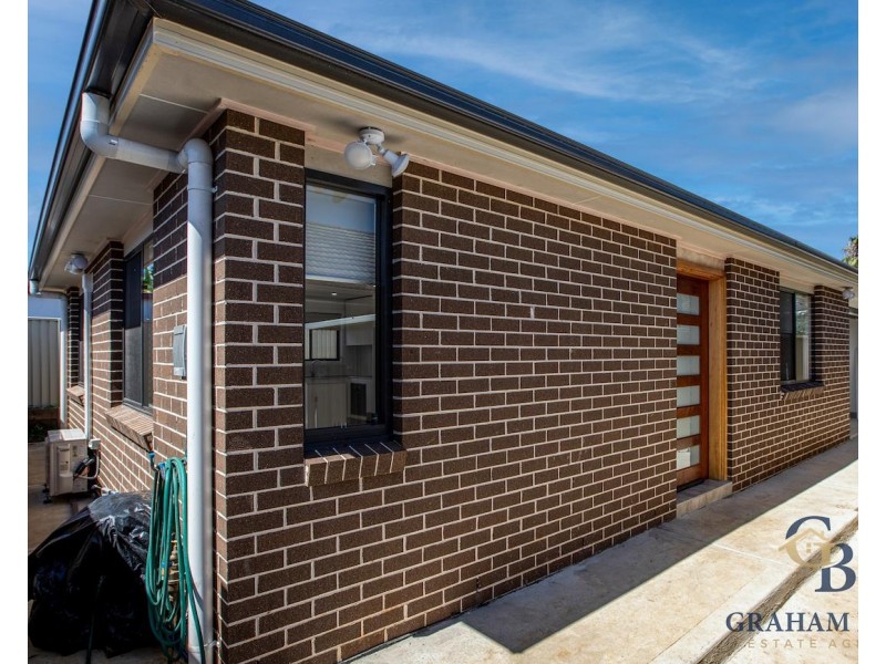 18a Dampier Crescent, Fairfield West NSW 2165