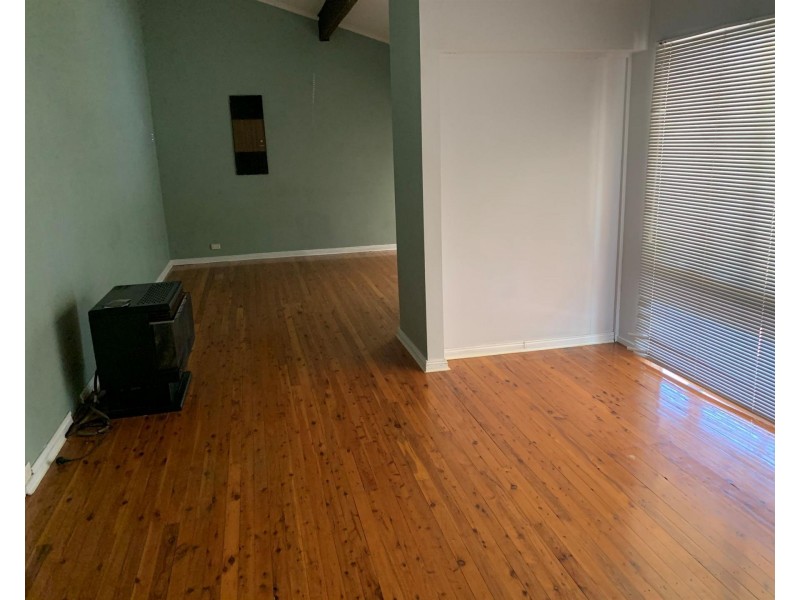 10 woodhouse Drive, Ambarvale NSW 2560