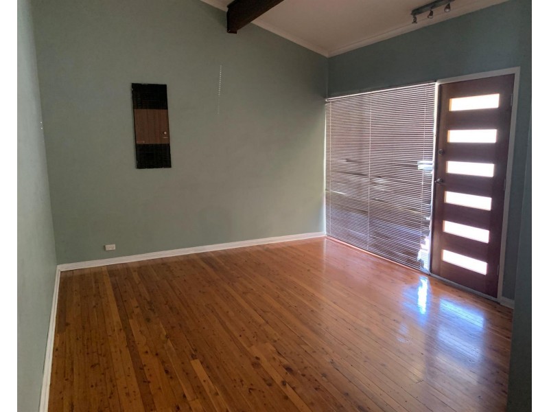 10 woodhouse Drive, Ambarvale NSW 2560